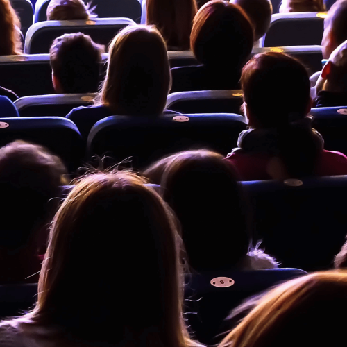 entertainment_blog_audience_theater_performance_movie-min